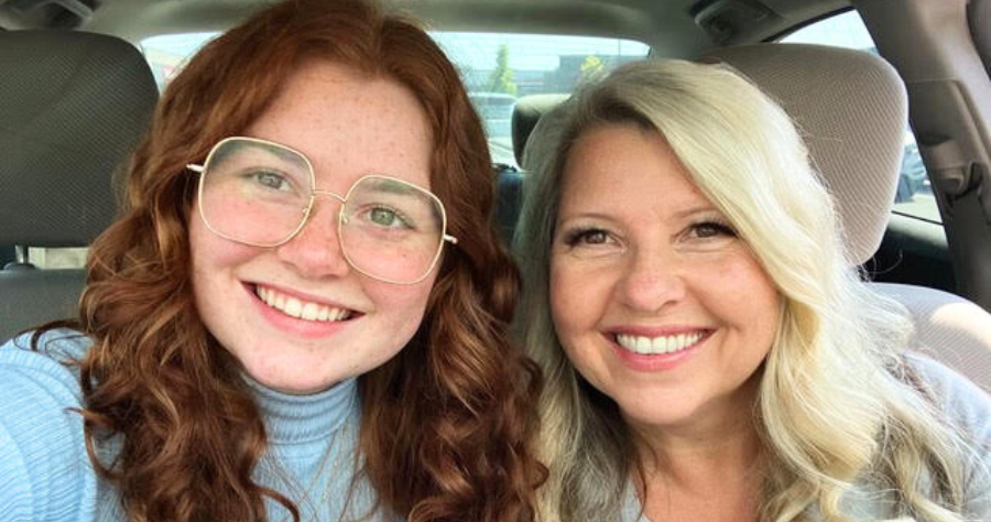 Brooklyn Louis and her mother, Brenda Louis, co-founded Loop in 2024 to address the challenges political campaigns face in managing and engaging volunteers.